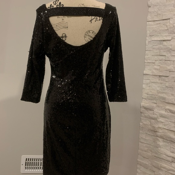 Black sequin fitted dress with open back - Picture 3 of 3